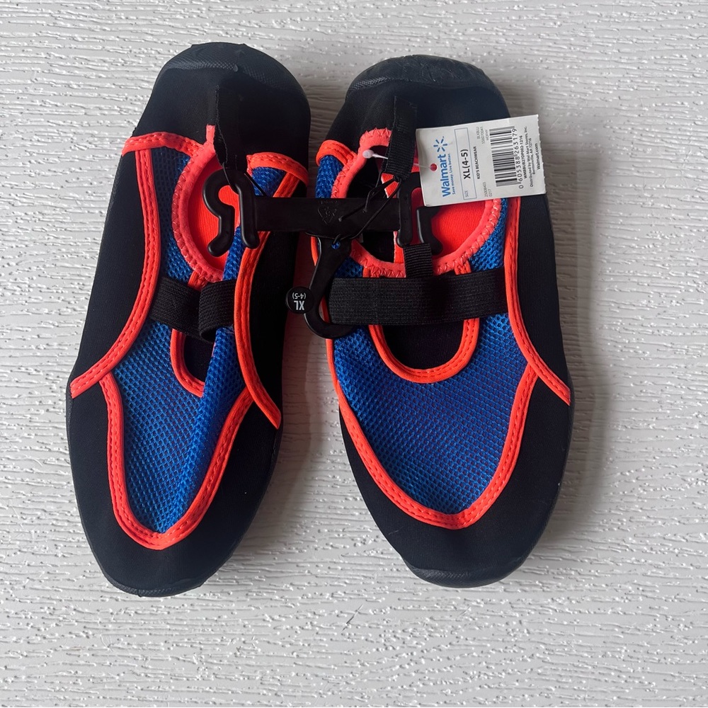 NWT Youth (Unisex) Walmart Water Shoes XL (4-5)